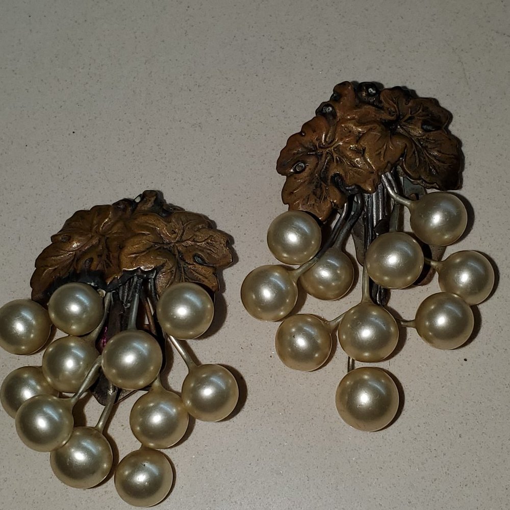 TRUE VINTAGE DRESS CLIPS
